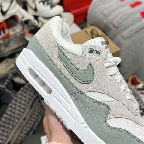 nike air max sc grün|nike mica green.